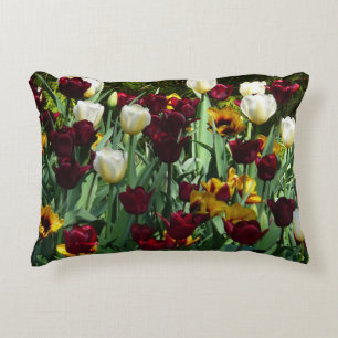 Almofada Decorativa Maroon e Tulipas Amarelas Palidez Colorida