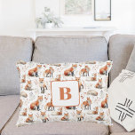 Almofada Decorativa Monograma do berçário de raposa vermelha<br><div class="desc">Fundo branco,  decorado com um padrão de uma raposa vermelha fofa. Personalize e adicione a letra do monograma do bebê.</div>
