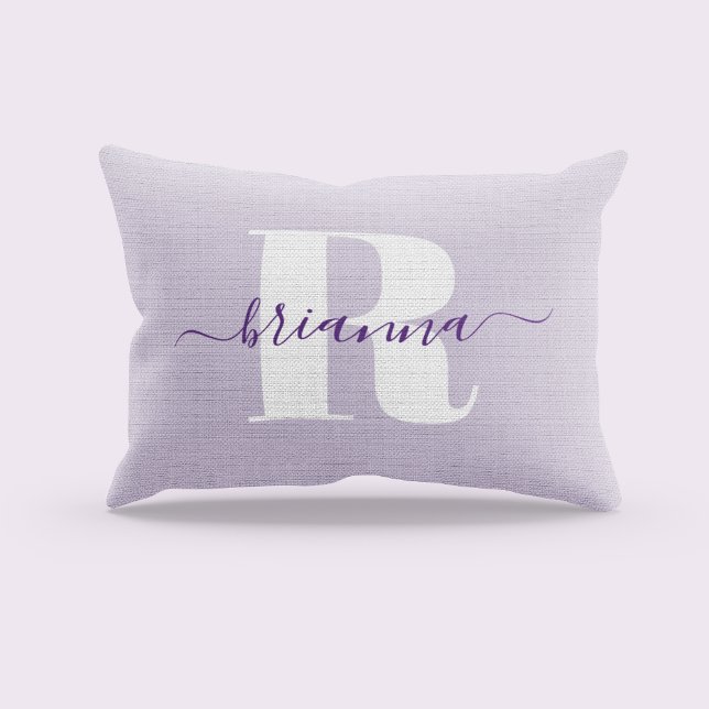 Almofada Decorativa Monograma dourado de nome de script púrpura pálido (Pale Purple Script Name Bold Monogram Accent Pillow)