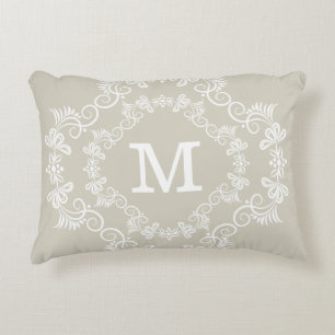 Almofada Decorativa Monograma feito sob encomenda branco bege