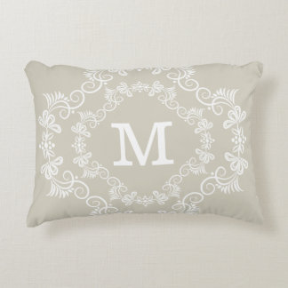 Almofada Decorativa Monograma feito sob encomenda branco bege