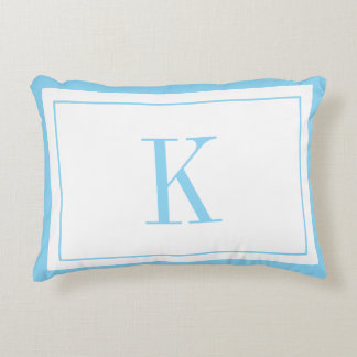 Almofada Decorativa Monograma moderno branco e azul céu