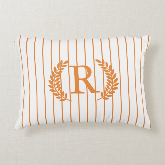 Almofada Decorativa Monograma Pinstripes com Laurel Wreath | laranja (Frente)