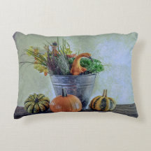 Natureza-morta de outono com abóboras e flores