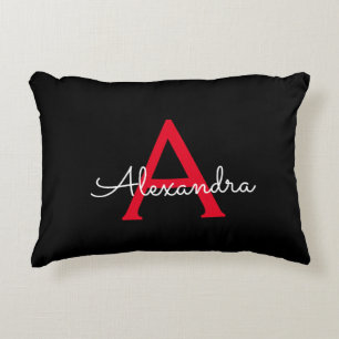 Almofada Decorativa Nome do Monograma da Rapariga do Script Preto Verm