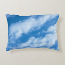 Nuvens no céu e azul-céu