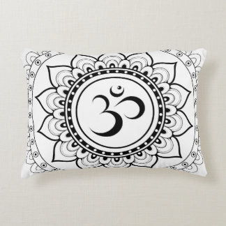 Almofada Decorativa Ohm Mandala Om Mandala Branco e Preto