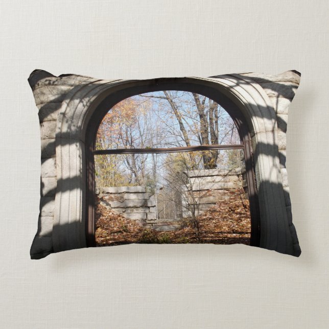 Almofada Decorativa Olhando através da Ruína (Frente)