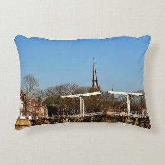 Almofada Decorativa Ophaalbrug over gracht in Nederland.