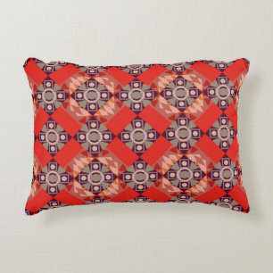 Almofada Decorativa Ornamento em cores marrom, bege e vermelha. Embroi