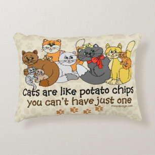 Almofada Decorativa Os gatos são como microplaquetas de batata