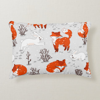 Almofada Decorativa Padrão de inverno sem costura com raposas e coelhi