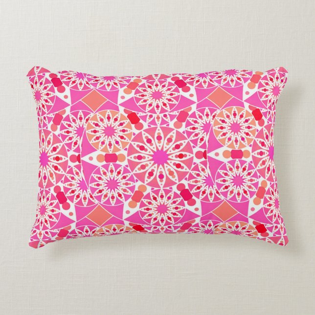 Almofada Decorativa Padrão de mandala, tons de rosa e coral (Frente)