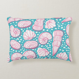 Almofada Decorativa Padrão marinho sem costura com conchas diferentes.
