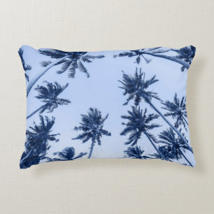 Almofada Decorativa Palmeiras, céu azul limpo.