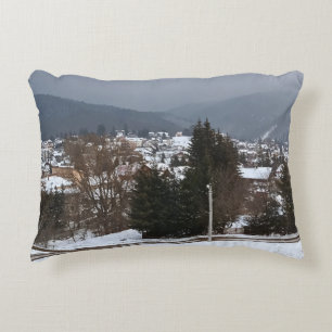 Almofada Decorativa Panorama da Aldeia de Inverno - Paisagem Rural Rom