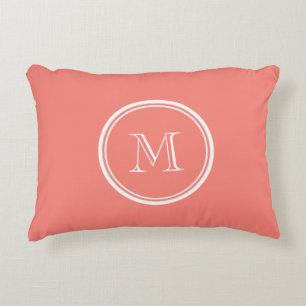Almofada Decorativa Parte alta cor-de-rosa coral inicial do monograma