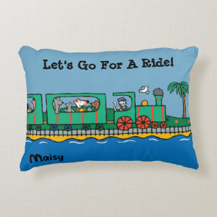 Almofada Decorativa Passeio de Maisy e de amigos no trem verde