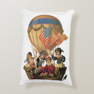 Almofada Decorativa Pátria Vintage, Crianças em um Balão de Ar Quente
