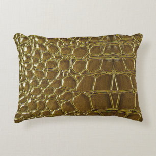 Almofada Decorativa Pele Crocodilo: Detalhe da Textura de Fechamento