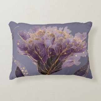 Almofada Decorativa Peônia Roxa Inspirada em Flores com Acentos Dourad