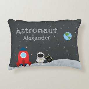 Almofada Decorativa Pequeno Astronauta na Lua, Espaço do Primeiro Nome