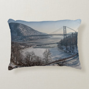 Almofada Decorativa Ponte da montanha do urso