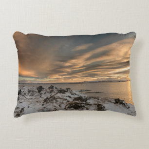 Almofada Decorativa Pôr do sol sobre o lago Myvatn, Islândia
