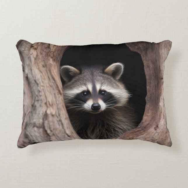 Almofada Decorativa Racoon na Caverna das Árvores (Frente)