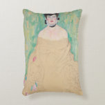 Almofada Decorativa Retrato de Amalie Zuckerkandl por Gustav Klimt<br><div class="desc">O retrato inacabado de Amalie Zuckerkandl (1917), de Gustav Klimt, é um retrato de arte, simbolismo vitoriano, da era vitoriana, que apresenta uma mulher sentada com os braços dobrados em sua direção e fora do vestido de ombro que flui até o chão. Os críticos de arte predizem que esta peça...</div>
