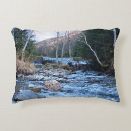 Almofada Decorativa Rio Selvagem da Montanha - Natureza Selvagem Romên