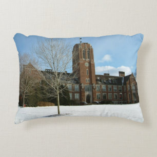 Almofada Decorativa Rockwell no inverno no Grove City College