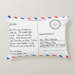 Almofada Decorativa Romântico - Letra de Amor Dia de os namorados Post<br><div class="desc">Personalize este travesseiro postal de carta de amor único com sua redação e fotografia hoje! Basta clicar no botão "Editar usando a ferramenta Design" para modificar o texto, o texto, o estilo da fonte, o tamanho da fonte e a cor da fonte. Este cobertor macio faz um presente de um...</div>