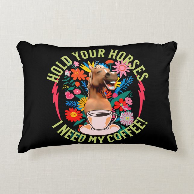 Almofada Decorativa Segure seus cavalos - Eu preciso do meu café! Engr (Frente)