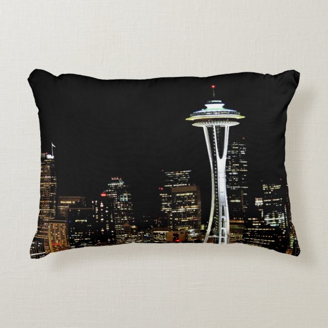 Almofada Decorativa Skyline de Seattle na noite, com agulha do espaço (Frente)