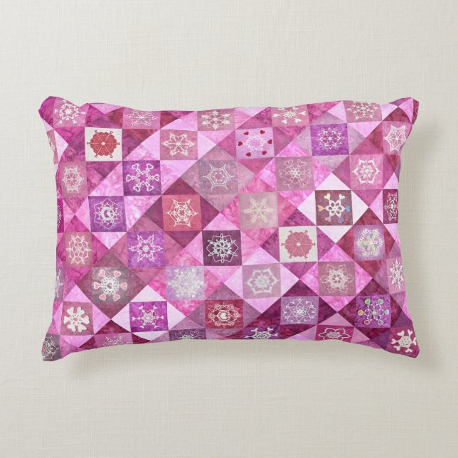 Almofada Decorativa Snowcatcher Heartflakes Patchwork (Frente)
