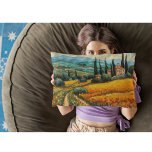 Almofada Decorativa Sonhos de Toscânia ouro<br><div class="desc">Traga o calor da Toscana para o seu espaço com este Travesseiro decorativo Ouro de Sonhos da Toscânia, com uma impressionante paisagem de aquarela de ouros e colinas rolantes. Inspirado pelas pinceladas impressionistas de Van Gogh, este travesseiro combina a arte com conforto aconchegante, fazer-a com o sotaque perfeito para sofás,...</div>