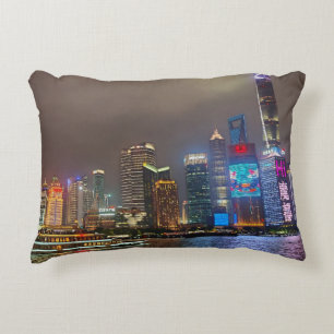 Almofada Decorativa Sonhos Elétricos - Futurística Shanghai Skyline, A