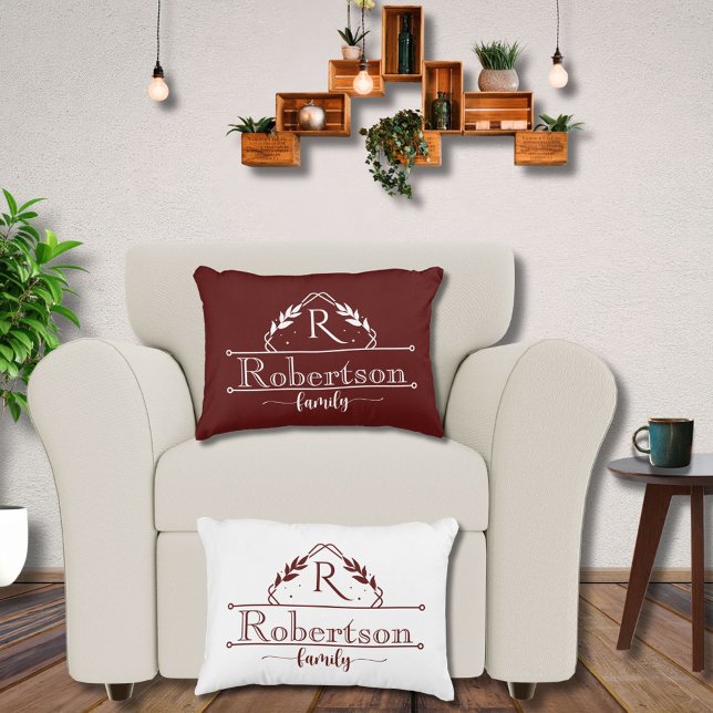 Almofada Decorativa Split Monogram Family Name Deep Burgundy Frame (Criador carregado)
