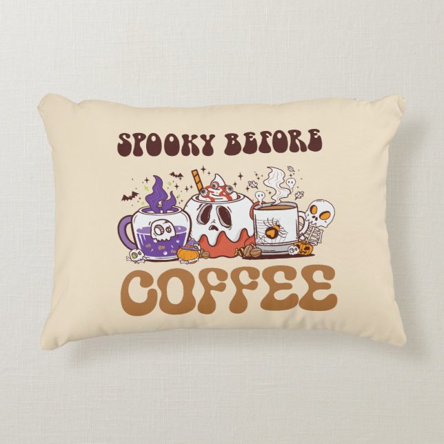 Almofada Decorativa Spooky Antes do Café (Frente)