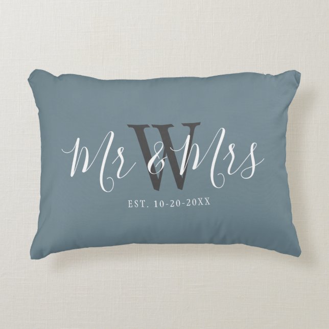 Almofada Decorativa Sr. Newlyweds Dusty Blue Script Monograma (Frente)