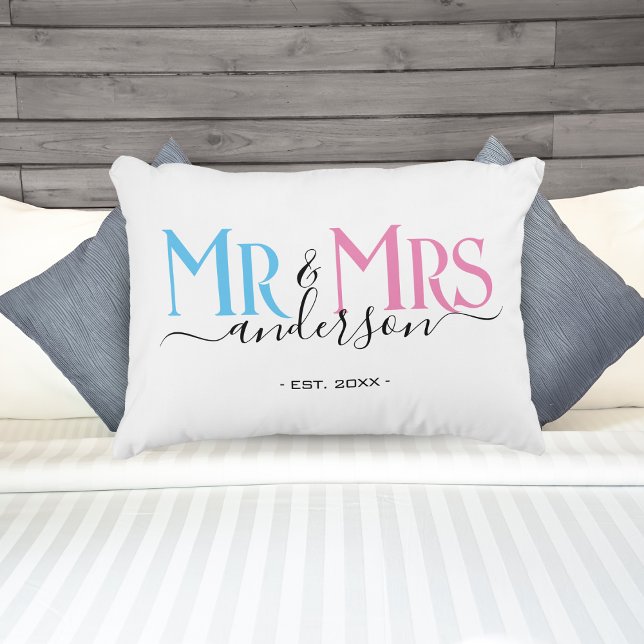 Almofada Decorativa Sr. & Sra. Newlywing Casal Wedding Anniversário Wh (Blue and Pink Mr & Mrs Newlywed Couple Wedding Anniversary White Accent Pillow)