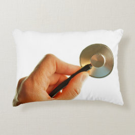 Almofada Decorativa Stethoscoop in een hand voor een ziekenhuis sfeer.