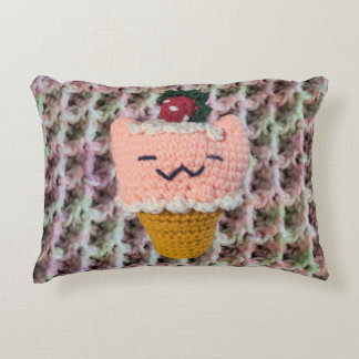 Almofada Decorativa Strawberry-N-Cream Sorvete Cone Amigurumi Cat