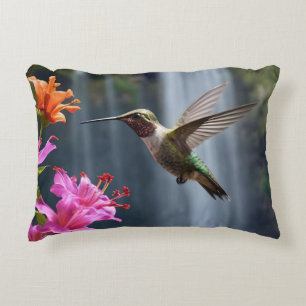 Almofada Decorativa "Susurros da Natureza: Beija-flor, Cachoeira