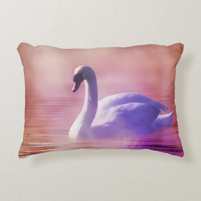 Almofada Decorativa Swan Branco flutuando num lago névoo (Frente)