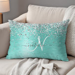 Almofada Decorativa Teal Brugado Metal Silver Glitter Nome Monograma<br><div class="desc">Personalize facilmente este travesseiro de sotaque chique moderno com brilho bonito prateado brilhante em um fundo metálico escovado teal.</div>