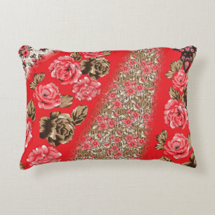 Almofada Decorativa Tecido vermelho vibrante com intrincado floral e