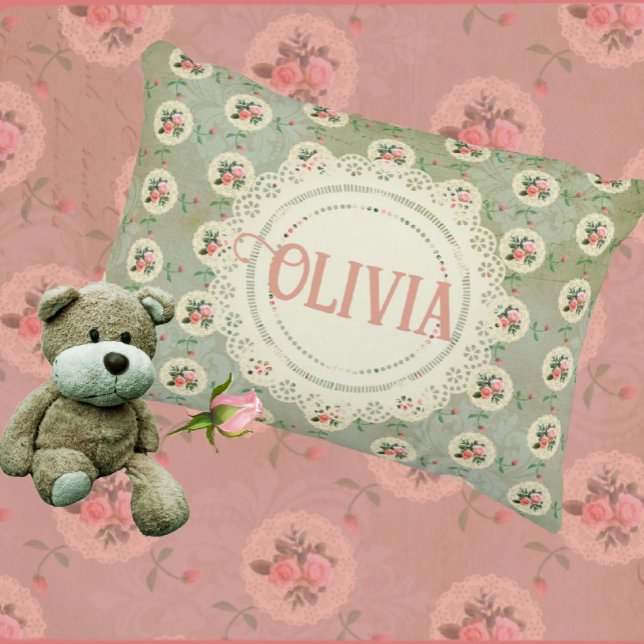 Almofada Decorativa Toalhinha de Renda Personalizada Rosa Verde Damásc (The perfect accent (pillow that is) for your little angel.)