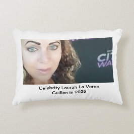 ALMOFADA DECORATIVA #TOPCELEBRIDADE #LAURAHLAVERNEGUILLEN  2025